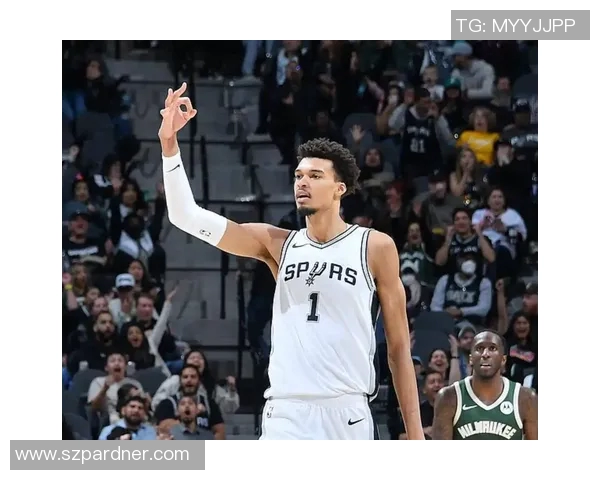 统治攻防！文班亚马半场13中8得到21分8篮板